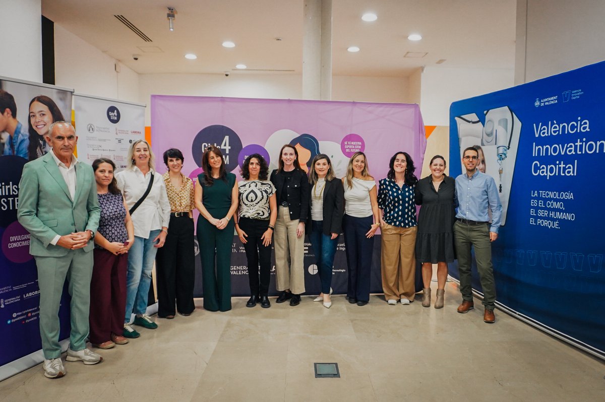 Girls4STEMVLC's tweet image. Ahir vam celebrar una edició inoblidable de la Xarrada Girls4STEM Professional Lorena Fernández-Álvarez pel #AdaLovelaceDay.
💜 Gràcies a totes les assistents, presencials i virtuals, per fer possible esta trobada. Continuem inspirant i visibilitzant: el futur és STEM!