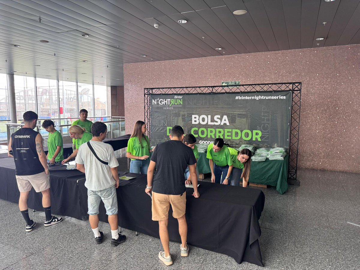 BinterNightRun's tweet photo. Desde ayer, nuestros #nightrunners se han estado acercando al 📍Centro Comercial Siete Palmas para recoger su dorsal.
#BinterNightRun #Binter #LasPalmasDeGranCanaria #IslasCanarias #Running #Carreras #Deportes https://t.co/2yxMcXk4Vd