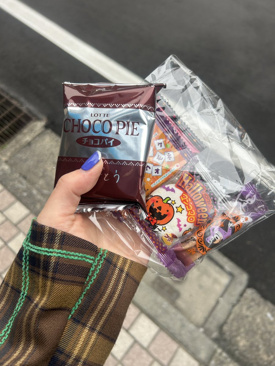 kaotanm2k's tweet photo. ①ARASAYANみんなで🩵ナチュラルに Halloweenカチューシャ持ってきてた春ぴょんw
②春ぴょんお菓子までくれました🎃
③かわいこぶる春ぴょん😏w
④かわいこぶることすら出来ない私 https://t.co/sEyA6cSIQP