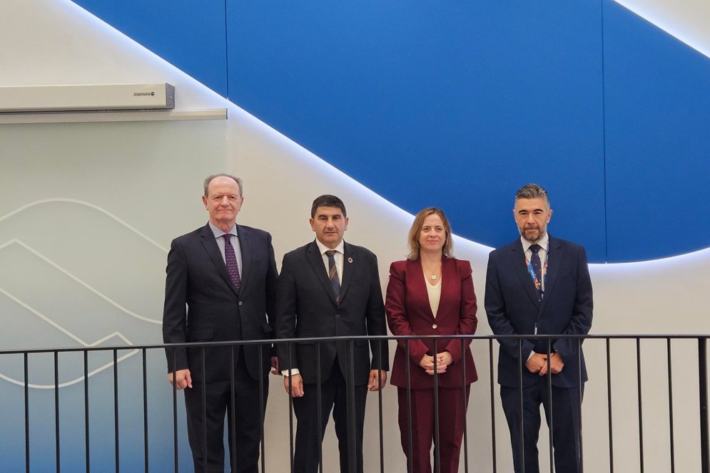 NavantiaOficial's tweet image. La secretaria de Estado de #Comercio, Amparo López Senovilla, visita #Navantia #Ferrol

✅Presentación tecnológica y comercial del #astillero
✅Encuentro con el sector #naval gallego
✅Visita a la Fábrica Digital de Bloques: duplicará capacidad en 2026

#Industria #Innovación