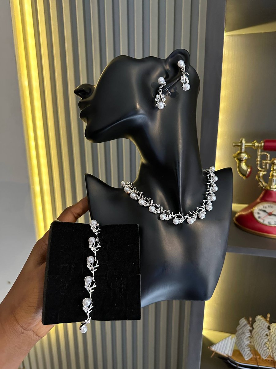 AccesoryGems's tweet image. Cute dainty sets for her😍😍😍
Price:#12,000
Send a dm to order
Location:Lagos
Nationwide delivery 
Pls repost