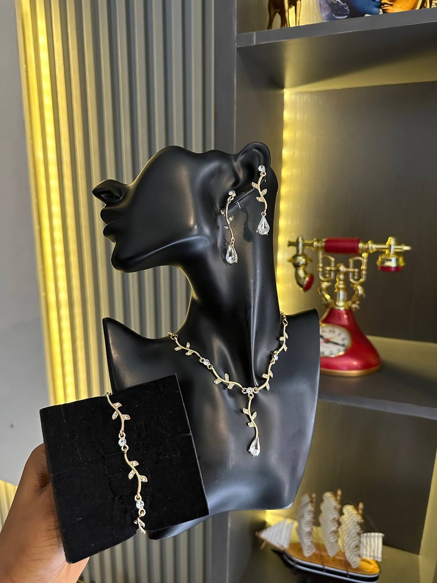 AccesoryGems's tweet image. Cute dainty sets for her😍😍😍
Price:#12,000
Send a dm to order
Location:Lagos
Nationwide delivery 
Pls repost