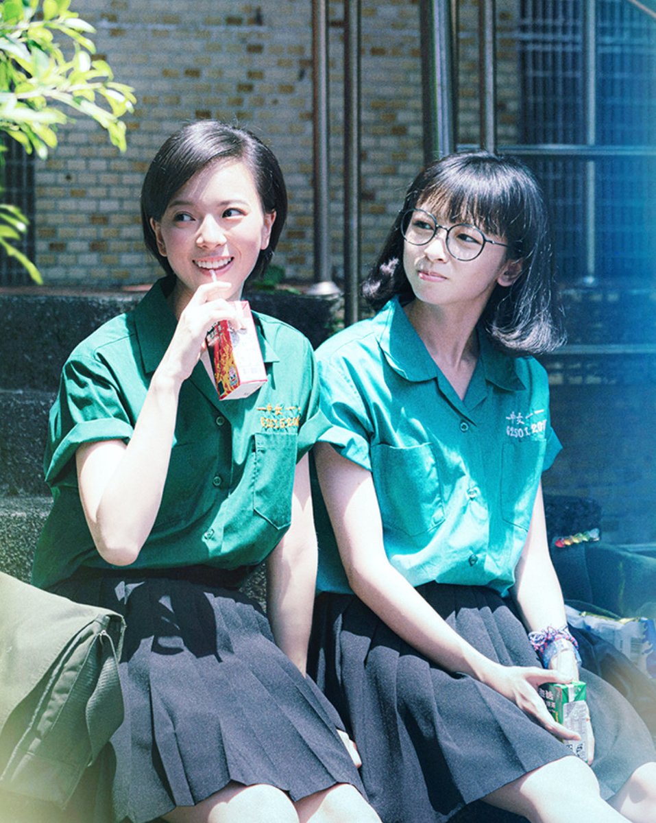 SATORIITO's tweet image. 今日のABCテレビ「newsおかえり」で平野アナと紹介した台湾映画『#ひとつの机ふたつの制服』。
懐かしくて胸がギュッとなる感覚。
憧れが親友になる喜びやら、初恋の予感に胸躍らせるドキドキやらの裏に潜むどうしようもない後ろめたさ。是非観て下さいな。
また映画コラムも後にアップしますが。