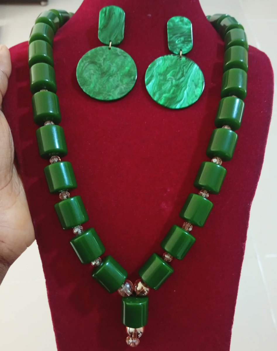 yvieprincess's tweet image. #highquality , #longlasting &amp;amp; #elegant #olive #green #beads for #sale :25,000naira. From my Mom's line @ #klassykolors . #elegance &amp;amp; #sophisticated. For #owambe . #owambejewelry