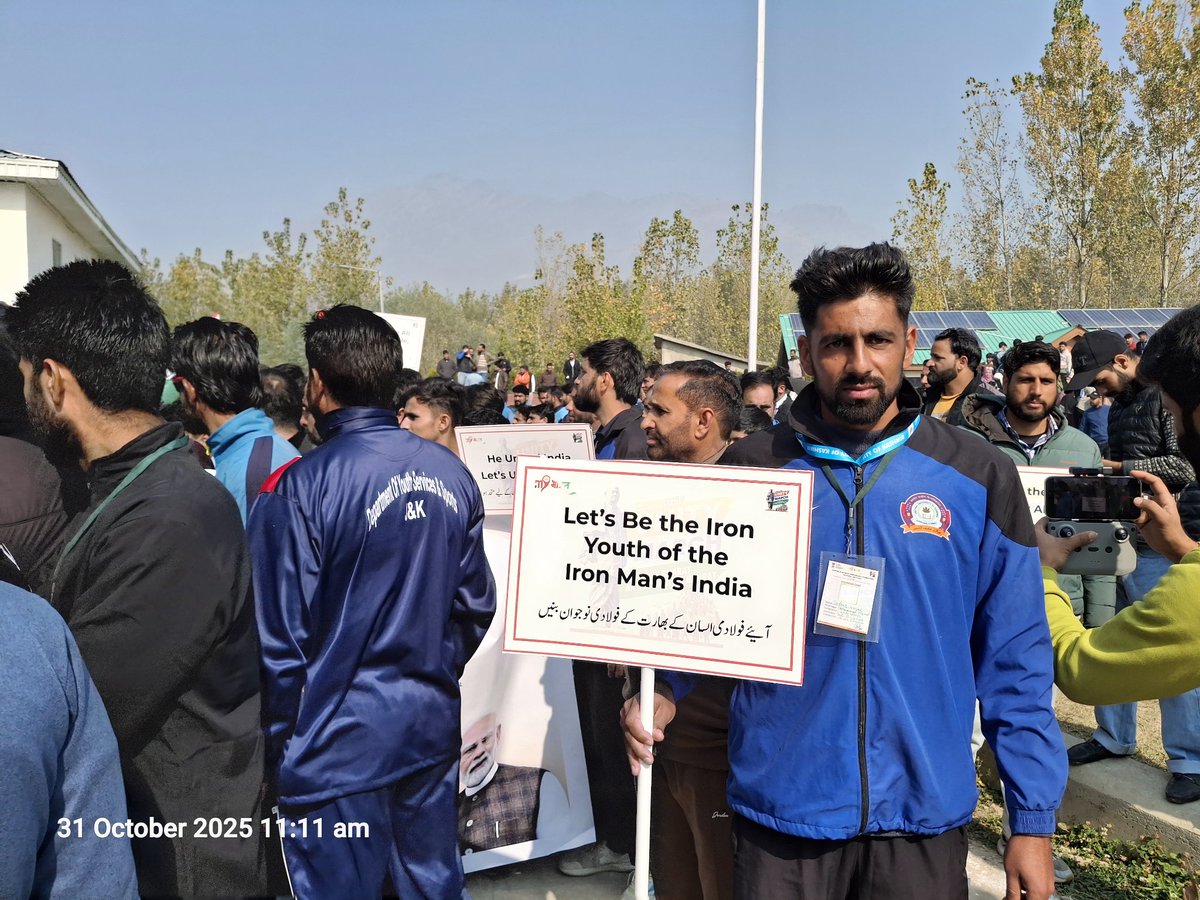MYB_Srinagar's tweet image. As part of the #Sardar150 Pad Yatra, a unity pledge was taken at the Central University of Kashmir, where youth vowed to uphold the values of integrity, harmony, and national unity — inspired by Sardar Vallabhbhai Patel’s vision.

#MyBharat #UnityForNation #Sardar150