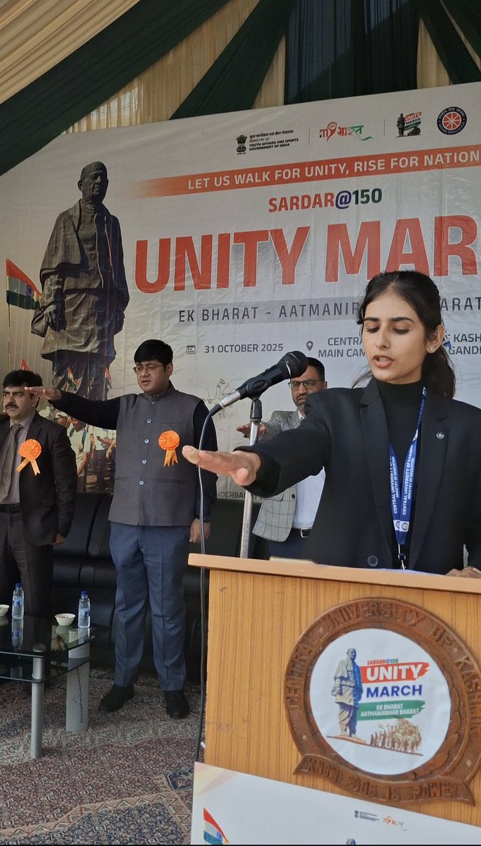 MYB_Srinagar's tweet image. As part of the #Sardar150 Pad Yatra, a unity pledge was taken at the Central University of Kashmir, where youth vowed to uphold the values of integrity, harmony, and national unity — inspired by Sardar Vallabhbhai Patel’s vision.

#MyBharat #UnityForNation #Sardar150