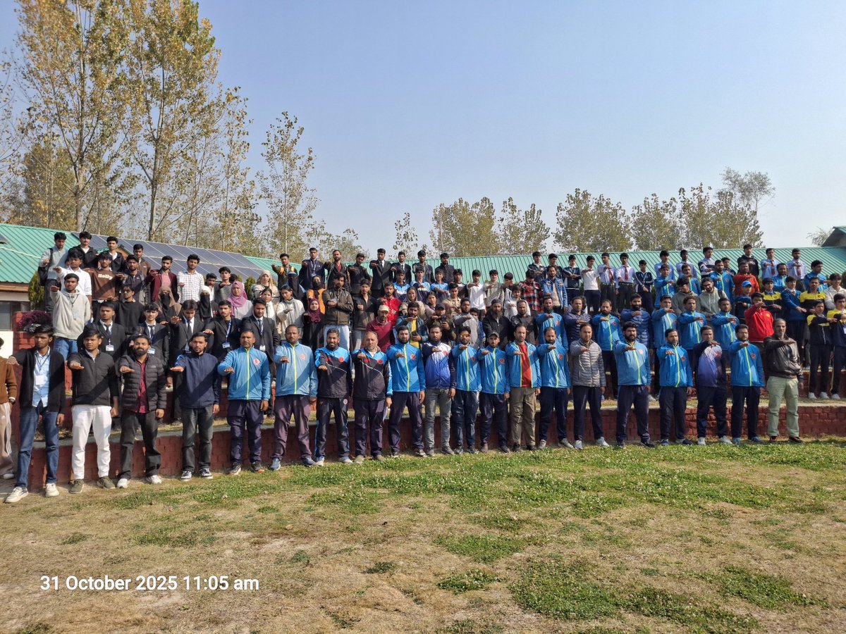 MYB_Srinagar's tweet image. As part of the #Sardar150 Pad Yatra, a unity pledge was taken at the Central University of Kashmir, where youth vowed to uphold the values of integrity, harmony, and national unity — inspired by Sardar Vallabhbhai Patel’s vision.

#MyBharat #UnityForNation #Sardar150