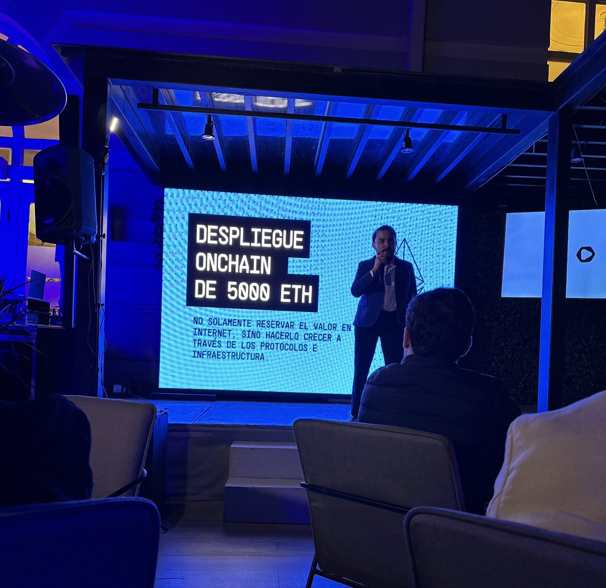 Ayer en la Cena VIP de Ethereum México, Hiv3 anunció ante empresarios, líderes de comunidad y gobiernos estatal y municipal el DAT más grande de México:
💥 $380 millones de pesos en ETH adquiridos.
Un hito para la adopción institucional de Ethereum en México. 🦇✨