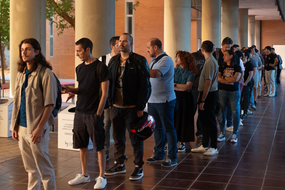 BiznagaFest's tweet image. 🌍La comunidad es el corazón de #BiznagaFest 

Este año nos acompañaron @GDGgranada , @GDGSevilla , @GdgJaen  y @GDGCordobaESP , junto a @Vertigo87 , PM &amp;amp; DevRelations de Google 💪

Gracias por compartir energía, ideas y ganas de seguir construyendo juntos 🚀
#GDGMálaga #GDGSpain