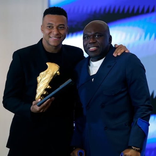 Kylian Mbappé en compagnie de son père. BIG WILFRIED 🤍