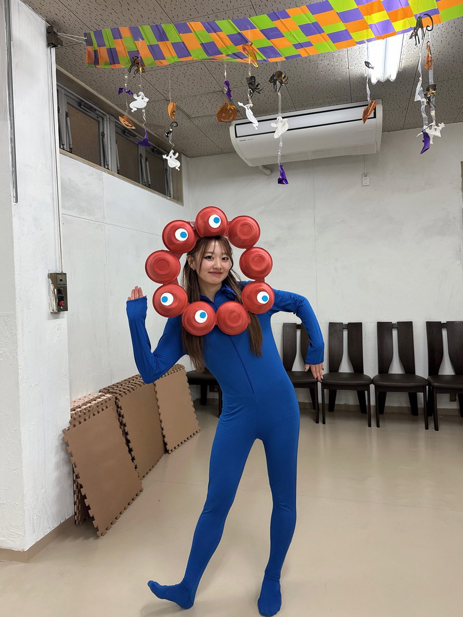 vg_RIRIKA's tweet photo. 🍭ハッピーハロウィン🎃
毎年、チアスクールの子どもたちと全力でハロウィンを楽しんでいます🎶
2025自信作はミャクミャクです😻
万博に行けて嬉しかったなあ〜💭 https://t.co/8MPZvIFX30
