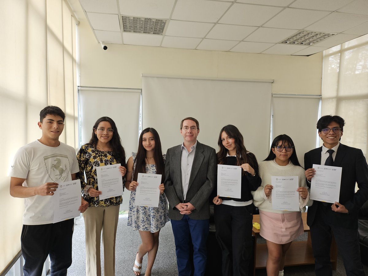 ePC_UCB's tweet image. 🎓¡Felicidades a nuestros estudiantes destacados!
Celebramos con orgullo a todos los estudiantes que han obtenido la Beca de Excelencia Académica del semestre 2-2025 🥳
Su dedicación, esfuerzo y compromiso con el aprendizaje son un ejemplo de superación y constancia. 
#OrgulloePC