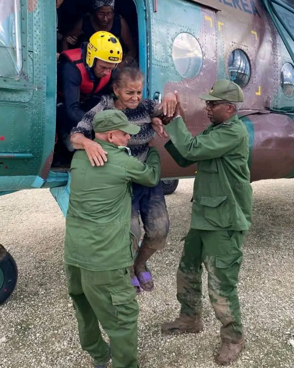🇨🇺 En Cuba, Partido, Gobierno, FAR y Minint son pueblo.
Busquen esa imagen fuera de esta Isla.