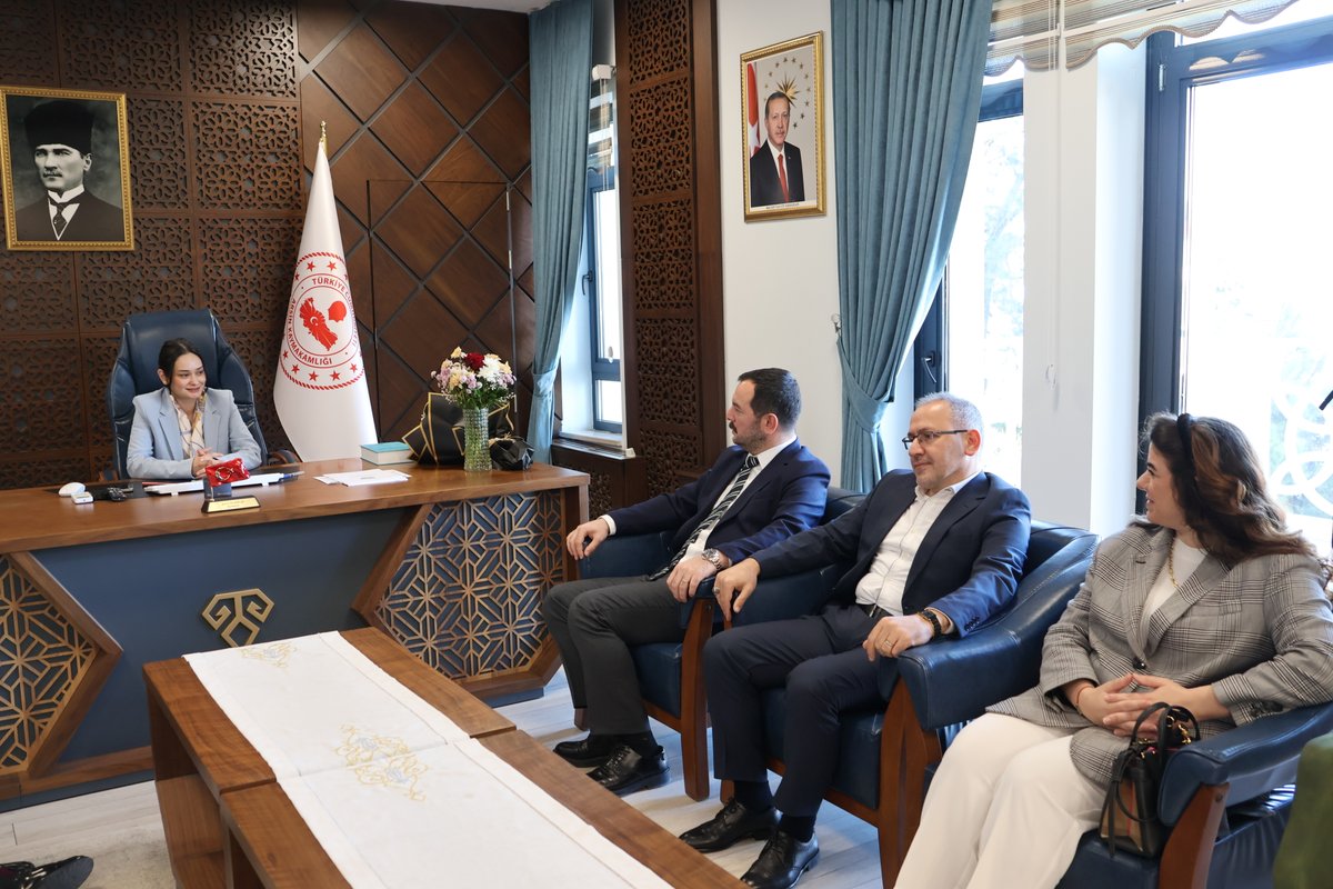 📌 Arsin Kaymakamı Sayın Şule Demirtaş’ı Ziyaret Ettik

Trabzon Arsin OSB Yönetimi olarak, yeni görevine başlayan Arsin Kaymakamı Sayın Şule Demirtaş’a hayırlı olsun ziyaretinde bulunduk.

Haberin devamı için tıklayınız 👉 tosbol.org.tr/arsin-kaymakam…