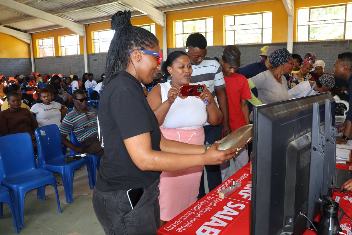 In celebration of Marine Month, NRF-SAIAB joined NRF-SAEON on 29 October in Addo’s Nomathamsanqa Community Hall for a community outreach, engaging locals on the importance of protecting our oceans and coastal environments.