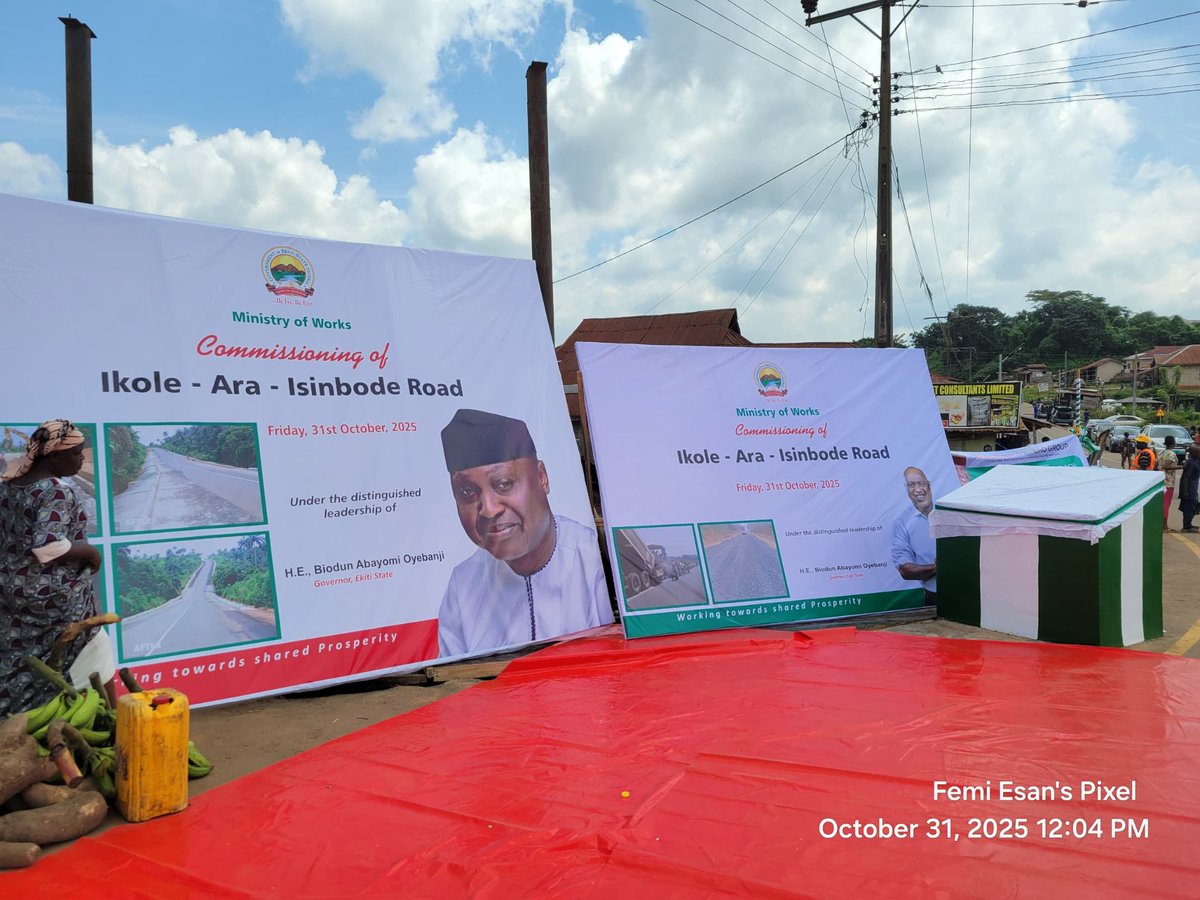WilliamsEsan's tweet image. 𝐇𝐀𝐏𝐏𝐄𝐍𝐈𝐍𝐆 𝐍𝐎𝐖!

Official commissioning of the Isinbode-Ara-Ikole Road by His Excellency, Former Governor Otunba Niyi Adebayo.

#BAOat3
#BAO4All
#InfrastructureForGrowth
#TheConstructionKing