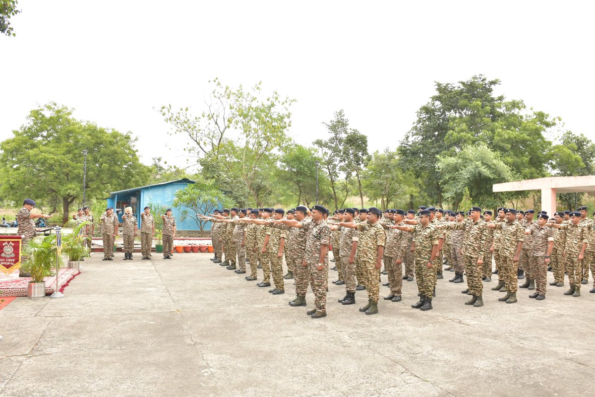 In commemoration of #RashtriyaEktaDiwas, a #RunForUnity was organized by GC #CRPF Bhopal at the station level, followed by a pledge-taking ceremony led by Sh. Ajay Singh, Comdt. Officers and personnel participated, promoting the message of unity &amp; integrity.<a href="/MPSECTORCRPF/">MP SECTOR CRPF</a>