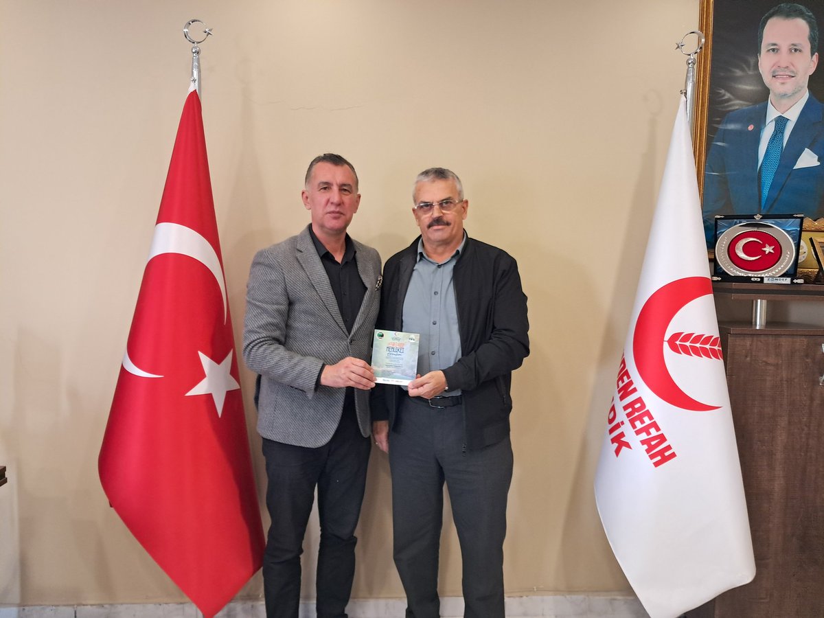 Pendik Memleket Günleri Etkinliği kapsamında Sakarya lılar Derneği yönetimi adına Sn.Mustafa Sarı  Yeniden Refah Pendik İlçe Başkanımız Sn.Fatih Yavaş'a davetiye takdiminde bulundu. 
Pendik te ikamet eden Sakaryalı hemşehrilerimize ve kıymetli başkanımıza teşekkür ederiz.