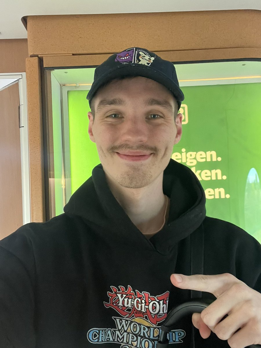 On my way to German Open in Mönchengladbach. 800 player cap. 🤯
I’ll be on commentary. What would you like to see on Feature and what do you think will win?