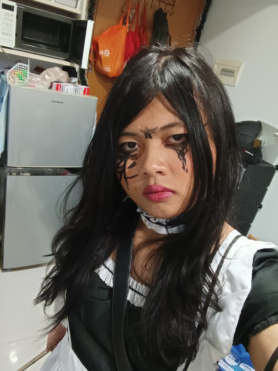 Makeup is broken today because of hyperhidrosis but that won't stop me