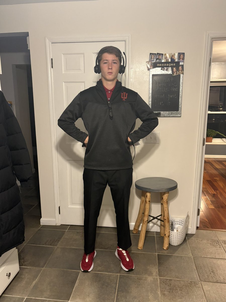 JamesCallane's tweet image. Jude-man with a top notch Halloween get up. #ciggy