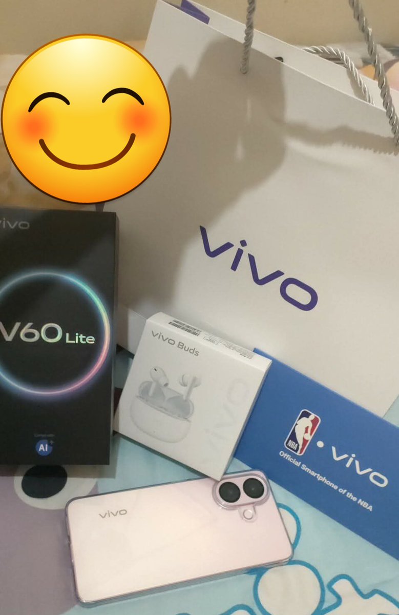 LinhLyMami's tweet image. Really appreciate @MRight0805 to help me to buy it, took 4 hours to go there to buy with traffic jam ❤️!
Finally we got it!!!! So happy AAAAAAAA!!! 
#vivoV60LiteNonstopFun 
#vivoV60LitePopPinkPhone 
#srchafreen 
#FreenBecky