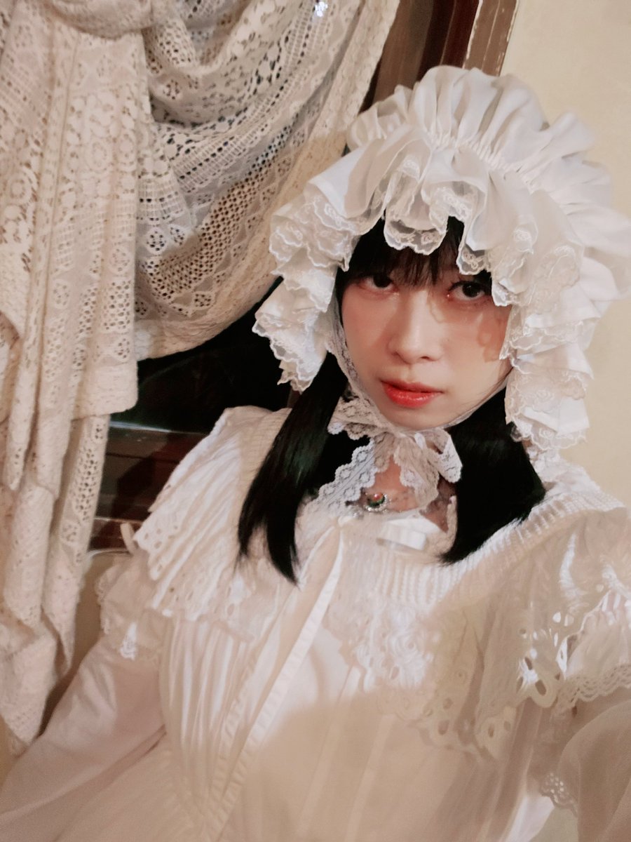 👻작은 유령 한방울 👻

Head:Handmade
Necklace:아틀리에 아로아 (<a href="/Aloa333/">Atelier Aloa</a>) 
Blouse:베이비
OP:로즈드네쥬(<a href="/Rose_des_neiges/">𝓡𝓸𝓼𝓮 𝓭𝓮𝓼 𝓝𝓮𝓲𝓰𝓮𝓼 _로즈데네쥬</a>)