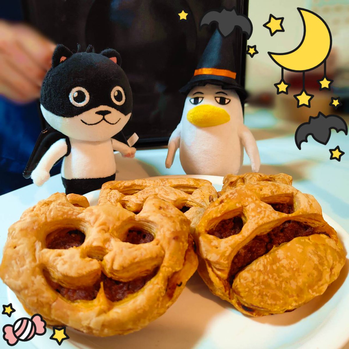 nyagyandsocook's tweet photo. ハッピーハロウィン🎃🎃
 #にゃぎぃあんどそぉくっく も
 #ハロウィン してるよ🥧
不細工なにゃぎぃあんどそぉくっく……
今���もあと2ヶ月😭
楽しみましょい🥰 https://t.co/OjE9JPacaQ