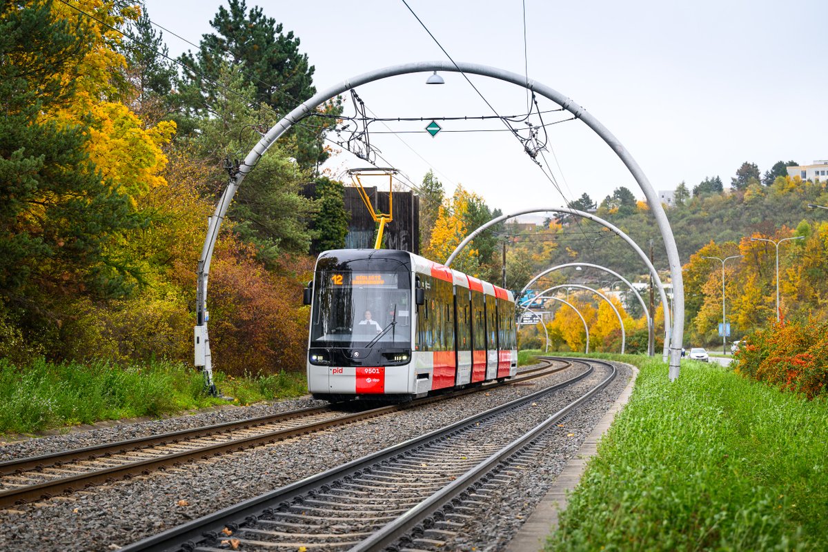 TISKOVÁ ZPRÁVA | První tramvaje Škoda 52T vyjíždí v Praze do ostrého provozu

🚋V pondělí 3. listopadu 2025 vyjede v Praze do ostrého provozu s cestujícími prvních sedm nových tramvají Škoda ForCity Plus 52T.

Celá TZ: dpp.cz/spolecnost/pro…

Foto: DPP - Petr Hejna