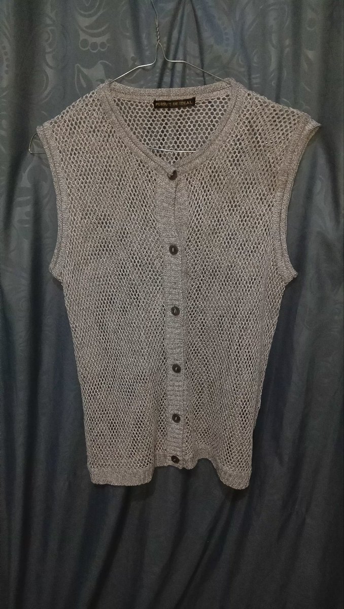 notforfunbby's tweet image. Sweater dan vest
Bw (All size/L) dan Abu muda (All size)
Bisa CO 🍊 
#wts #thrifting #bajuthrift
