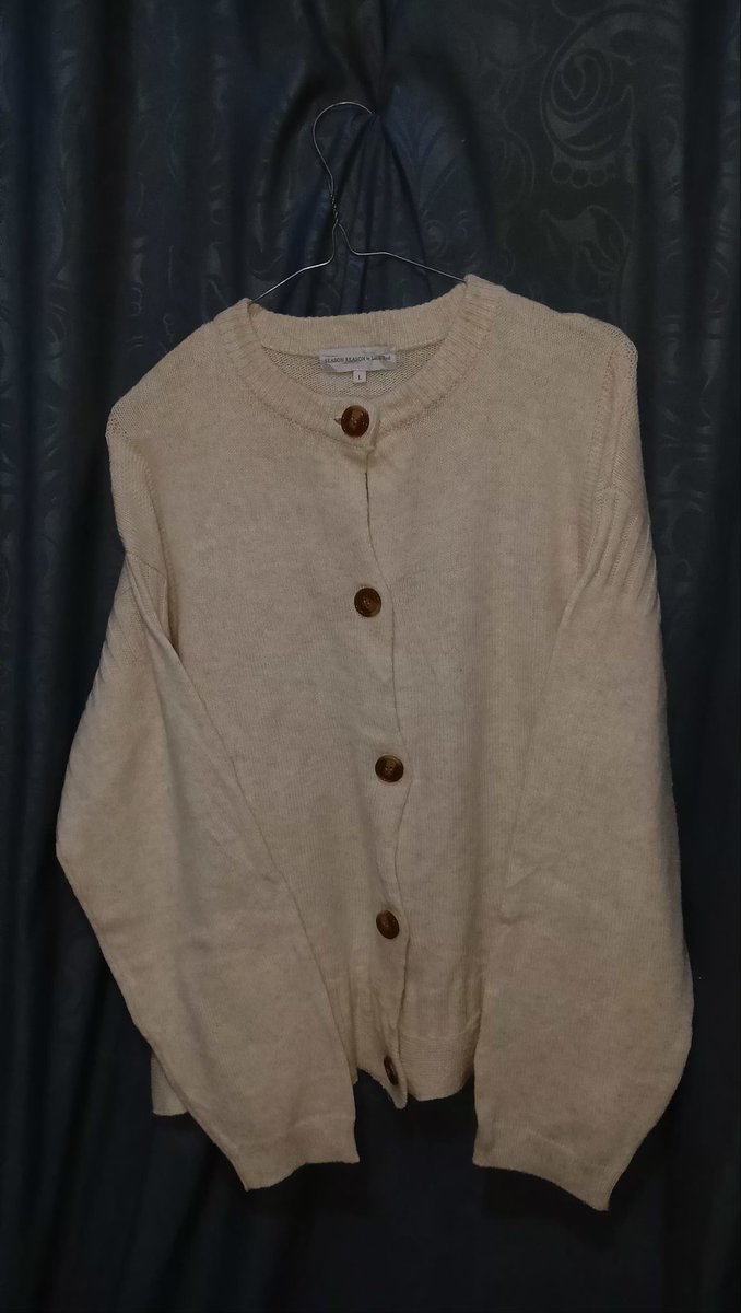 notforfunbby's tweet image. Sweater dan vest
Bw (All size/L) dan Abu muda (All size)
Bisa CO 🍊 
#wts #thrifting #bajuthrift