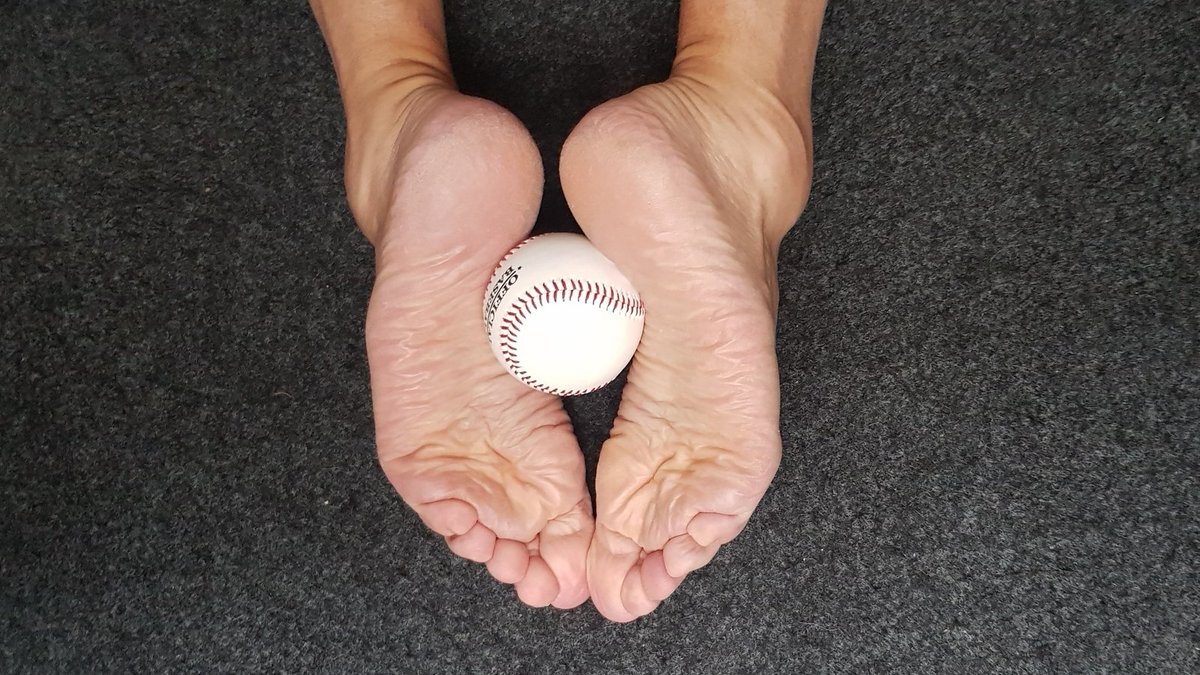 engsoles's tweet photo. Baseball fan moment✨⚾️🧢
#baseball #training #athlete #athletelife #track #feet #soles #toes #fit #summer #shower #gym #gymlife #barefoot @rt4malefeet @RetweetMaleFeet @MaleFeetRTSlave @malefootcentral https://t.co/IBIF3rVqQ2