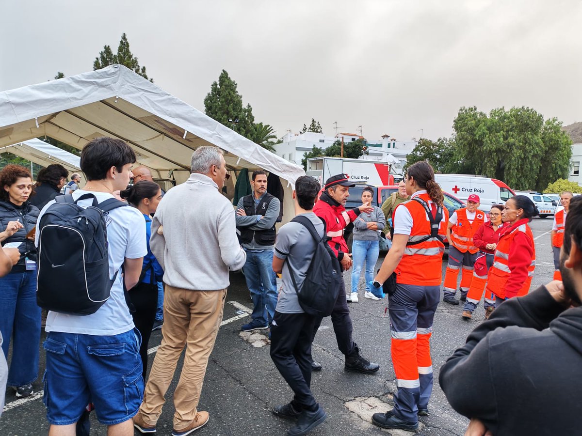 CGPCanaria's tweet image. 🚓🐾 Personal del Grupo de Medio Ambiente #GRUMA y de Seguridad Ciudadana #USEC  participa en el simulacro “Actúa frente a animales ante emergencia” 

💪 Una iniciativa para mejorar la coordinación y la respuesta ante situaciones de emergencia que involucren animales.
