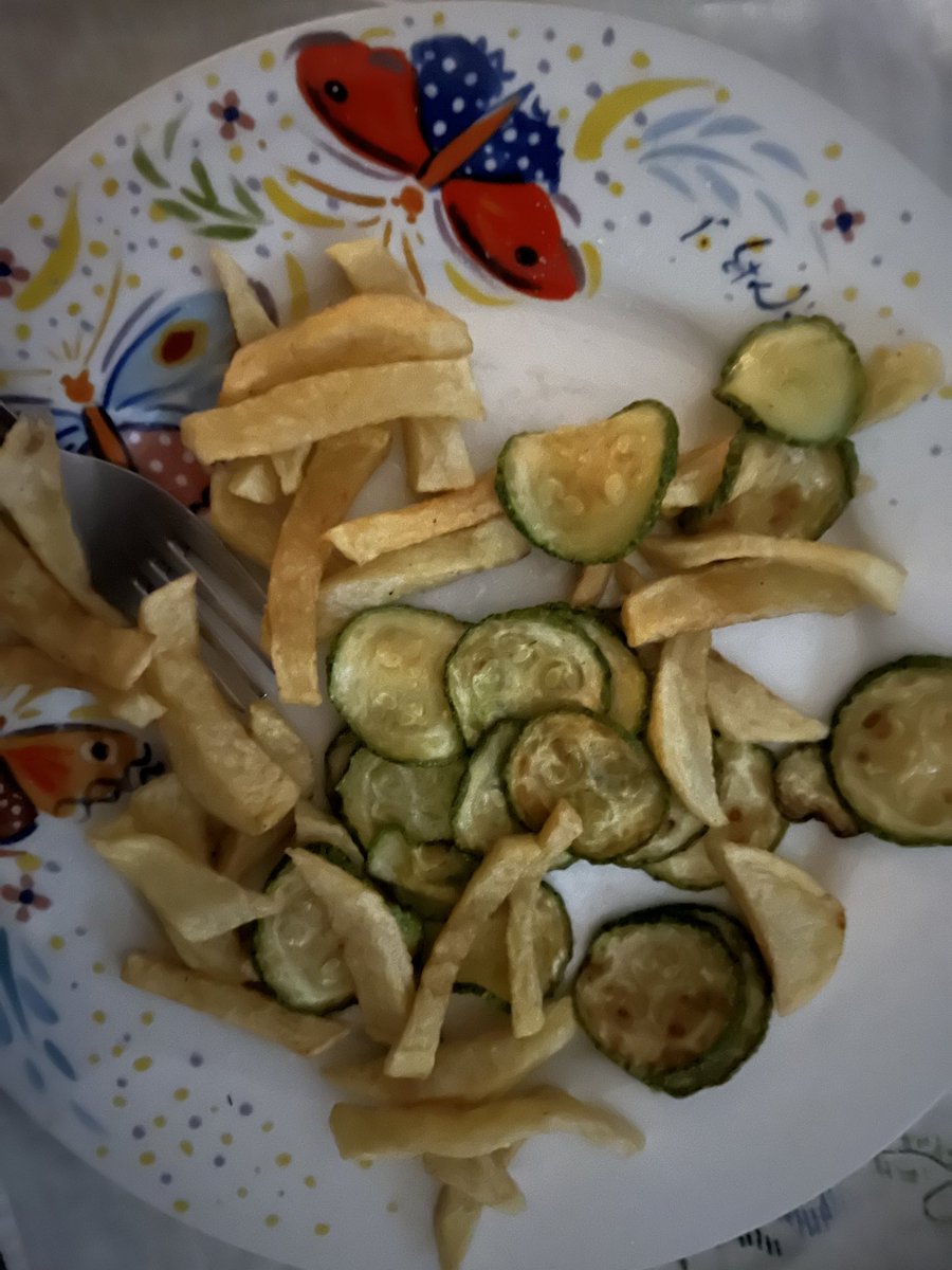 katiamek's tweet image. This is the food I get as a patient with severe ME (It’s all fried). When you lose the capability to nurture yourself unfortunately you can’t control anything. I’ve begged and explained what my GI can tolerate and need. Nothing changes. Ever. They just don’t care. #pwme #mecfs