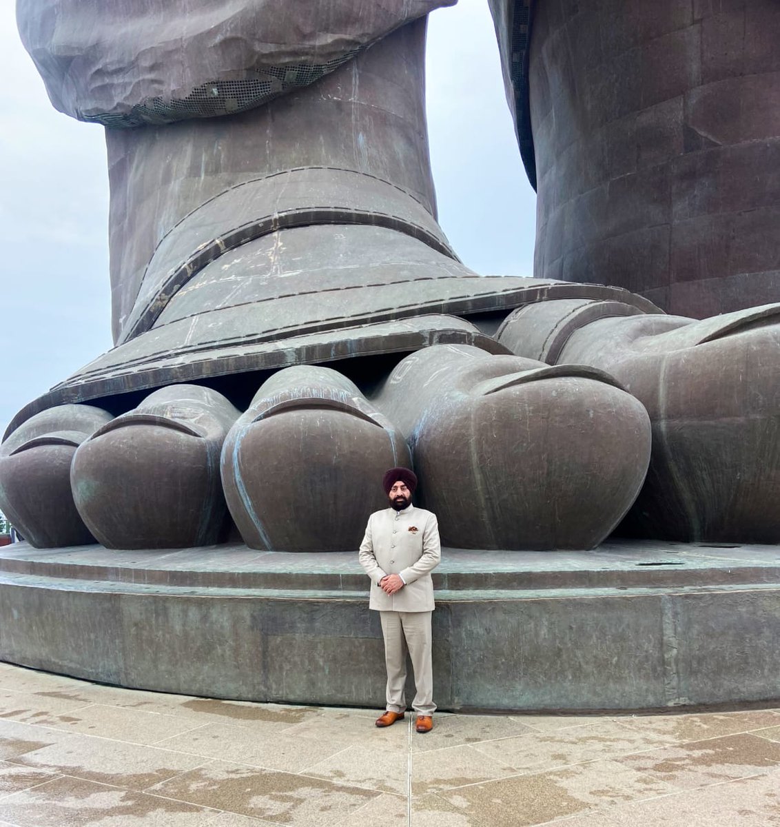 LtGenGurmit's tweet image. गुजरात प्रवास की कुछ समय पूर्व की वह यात्रा आज भी स्मृतियों में ताजा है। #StatueOfUnity, सरदार वल्लभभाई पटेल संग्रहालय और उनके गृह स्थल की यात्रा मेरे लिए एक ऐसा अनुभव रहा, जिसने राष्ट्रनिर्माण के उस विराट व्यक्तित्व से साक्षात्कार कराया, जिसने विविधता में एकता को भारत की पहचान…