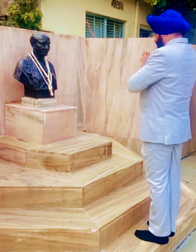LtGenGurmit's tweet image. गुजरात प्रवास की कुछ समय पूर्व की वह यात्रा आज भी स्मृतियों में ताजा है। #StatueOfUnity, सरदार वल्लभभाई पटेल संग्रहालय और उनके गृह स्थल की यात्रा मेरे लिए एक ऐसा अनुभव रहा, जिसने राष्ट्रनिर्माण के उस विराट व्यक्तित्व से साक्षात्कार कराया, जिसने विविधता में एकता को भारत की पहचान…