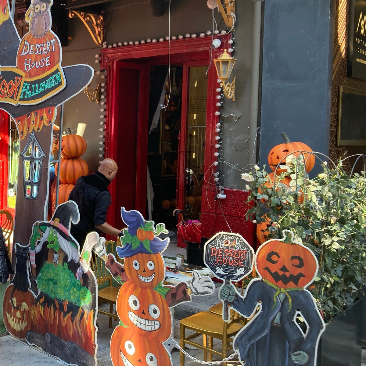 MachuraJerzy's tweet image. #Halloween
W Atenach przygotowania trwały już w lecie... 🎃🎃🎃 😲 🥳 🤩

#Pumpkin #Jackolantern #Greece #Athens #Albumpodrozy #travelphotography 
📷/my/ 🇬🇷