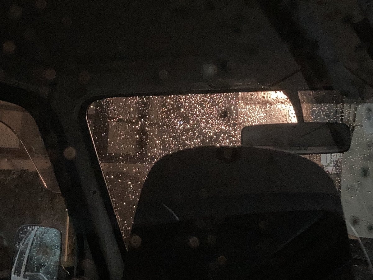 本日の営業は終了です。
一日中雨で眠む眠むでありました。

次回の営業ですが、
11/4(火)に開店となります。
12:00-18:00
11/3(月)は日中デシベル開店でまいります。
.