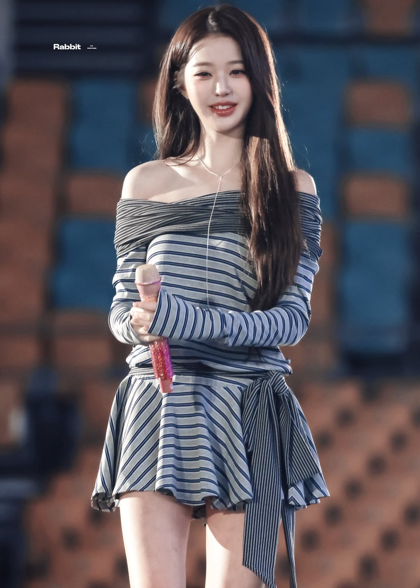 RABBIT_040831's tweet photo. 251031 🥹워녕아 넘 감동이야..
#아이브 #IVE #장원영 #원영 #WONYOUNG #ウォニョン…… https://t.co/s5zDy7juT8