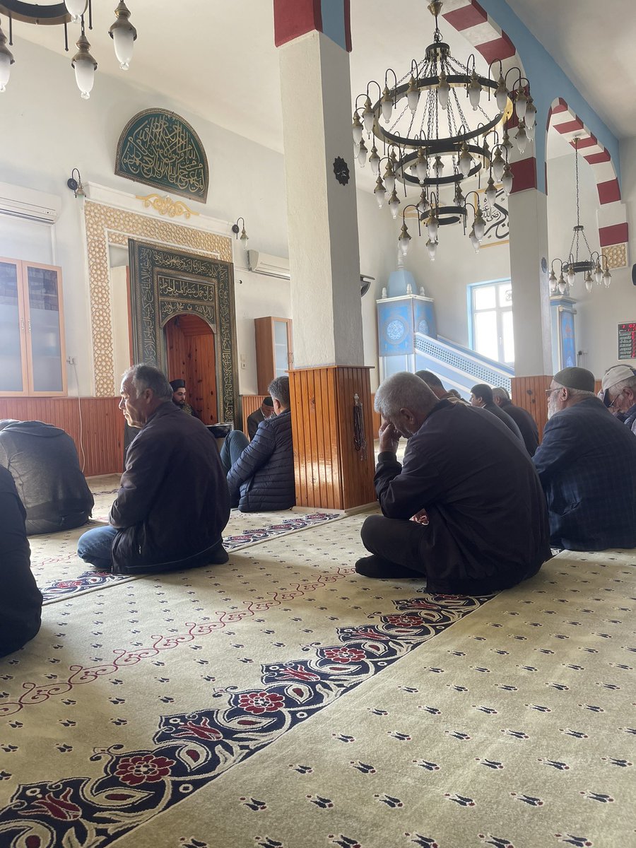 Göğsünün daraldığını biliyoruz