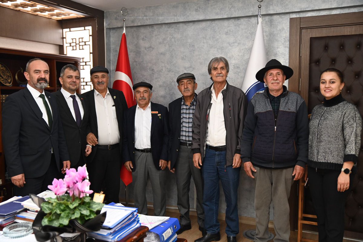 Vatan uğruna canlarını feda eden aziz şehitlerimizin emaneti olan kıymetli #şehit yakınları ve #gazilerimiz, Belediye Başkanımız Serkan Koyuncu’yu makamında ziyaret etti.
<a href="/serkankoyuncu03/">Serkan Koyuncu🇹🇷</a>