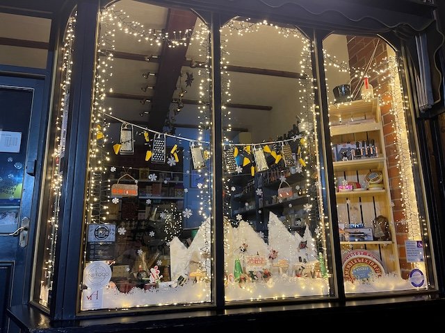 Harrogate BID is leading the Christmas Shop Window Competition, partnered with the Harrogate District Chamber of Commerce.

hdcc.me/news

#HDCC #HarrogateChristmas #BusinessNews