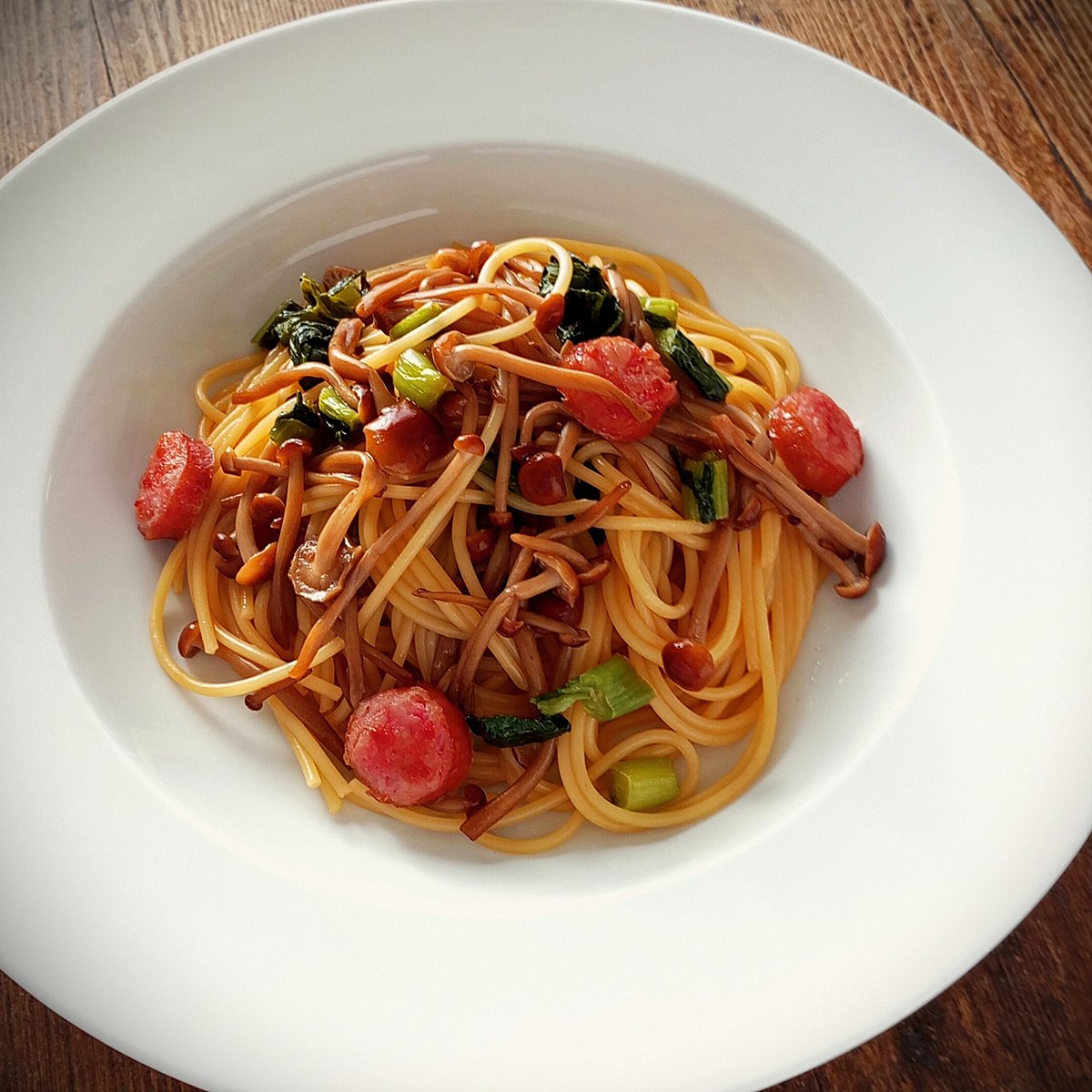 かきの木茸、野沢菜、スモークフランクのしょうゆスパゲティ