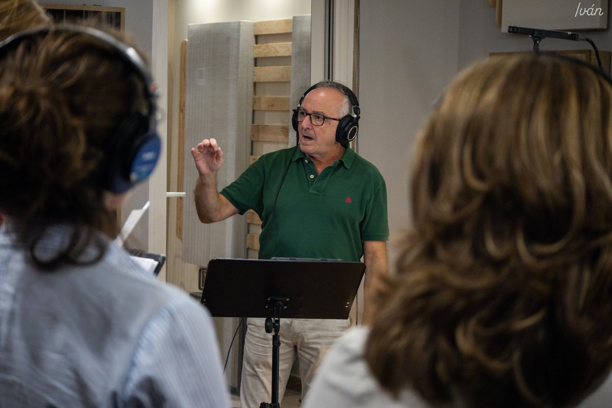 🎬✨ Grabando al coro Elí Hoshaná para la BSO de “El Cautivo”.
Un proyecto que une música, fe y emoción producido por @umdfilms y compuesto por @sergiopastormusic.

Un lujo tener en el estudio a <a href="/coroelihoshana/">Coro Elí Hoshaná</a>, llenando cada nota de alma.

#LaJoyaMusic #ElCautivo #BandaSonora