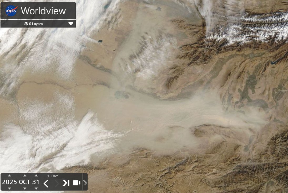 WED_explorer's tweet image. This #NASA Worldview image shows two phenomena: #dust over Afghanistan and western Pakistan, and smog from pollution over eastern Pakistan and northern India. The contrast marks natural🏜versus🏭human-made #aerosols, showing how geography and emissions shape regional #AirQuality.