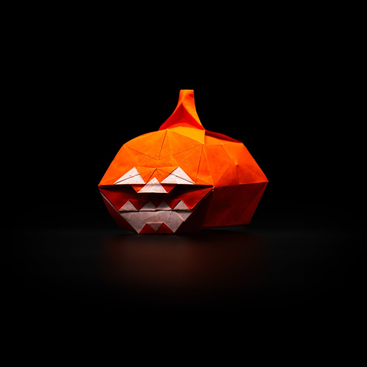Jisorn_27's tweet photo. "Jack o' lantern"
Design & Folder: me ( @Jisorn_27 )
Kami Paper size 18×18 cm 1 sheet uncut
Finished: 31/10/2025
#origami #fold #folding #foldingpaper #paper #papercarft #jackolantern #halloween #photo #photography #photographer #jirakitsornkum #jisorn https://t.co/bHUM9ceeYS