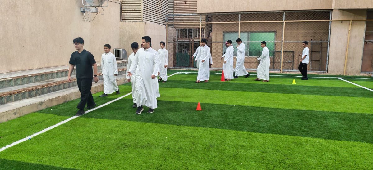 مدارس المناهج الأهلية tweet media