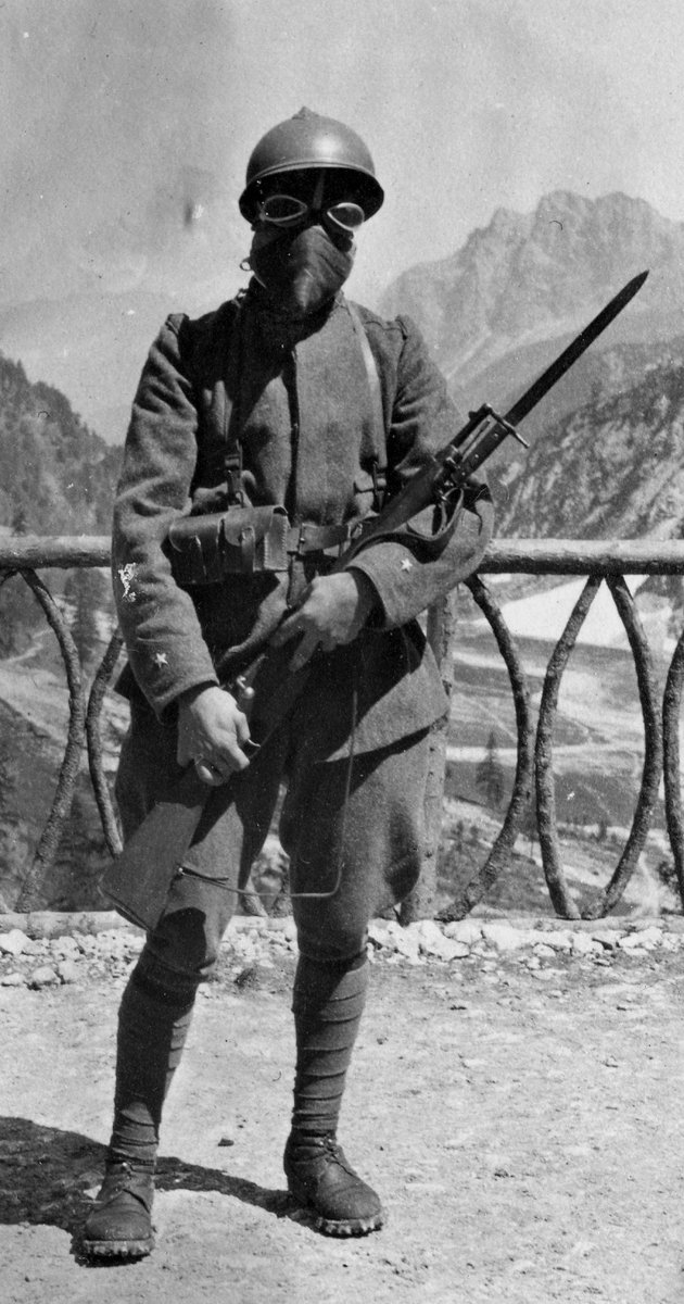 andyblanck1's tweet photo. Choose your way of being on #Halloween2025, but remember that once upon a time these were no joke and soldiers died seriously
#ww1items https://t.co/ucGMHY4Se1
