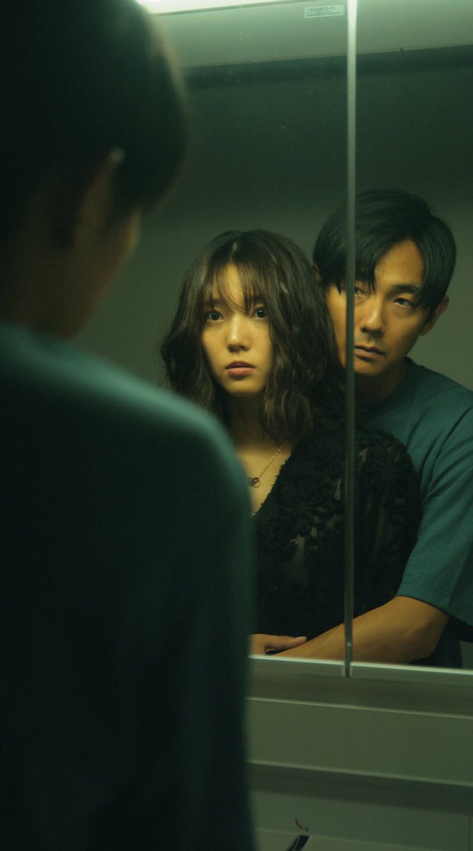 「妻の謎を追う度、家族が壊れていく一」

妻の裏の顔を知った自称漫画家のフリーター夫・マサヨシは、妻を救うためブログに漫画を書き拡散し続ける。すると次々と敵が現れ...。幸せな家族を守るためにマサヨシが選んだ道とは─────