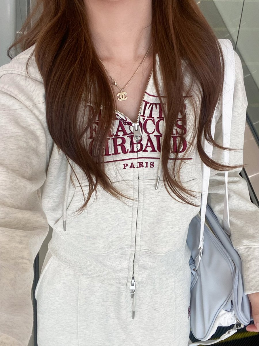 ddafm_en's tweet image. 韓国で大人気すぎるMARITHÉのセットアップ可愛すぎて大優勝なのだが？！❤️
ピーチ起毛になってるから暖かいし空港コーデとか犬の散歩の時に着てもオシャレに見えるしこれからの季節めちゃくちゃ愛用しそう！
もちろん別々に着ても可愛いから一石三鳥すぎ！✨🫶🏻